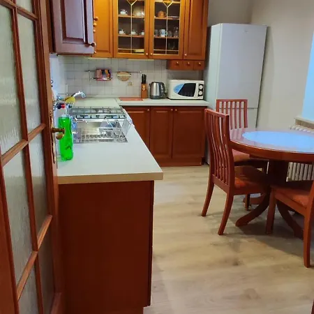 - - Robotnicka Apartment