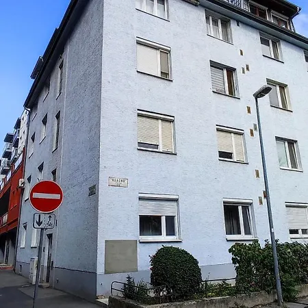 - - Robotnícka Apartamento *